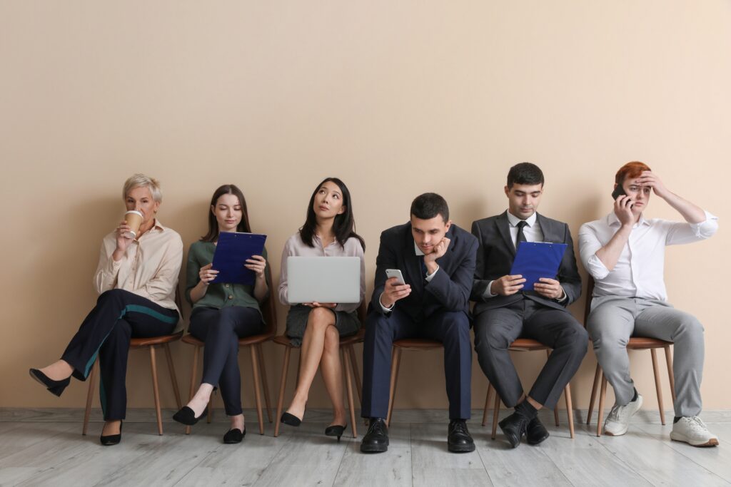 Giovani e lavoro, i Neet in Italia si dimezzano in dieci anni: ma 1,2 milioni di ragazzi restano esclusi